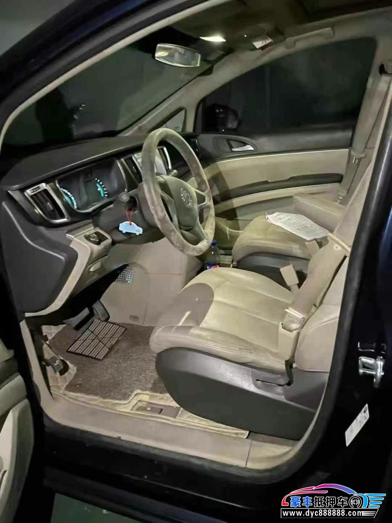 13年别克GL8轿车抵押车出售