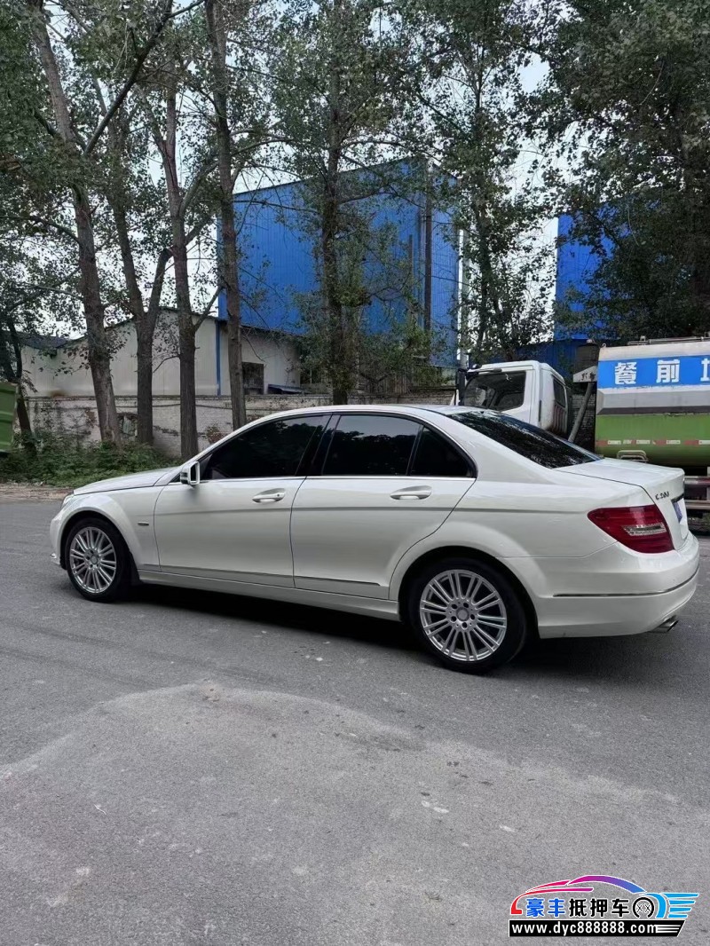 13年奔驰C轿车抵押车出售