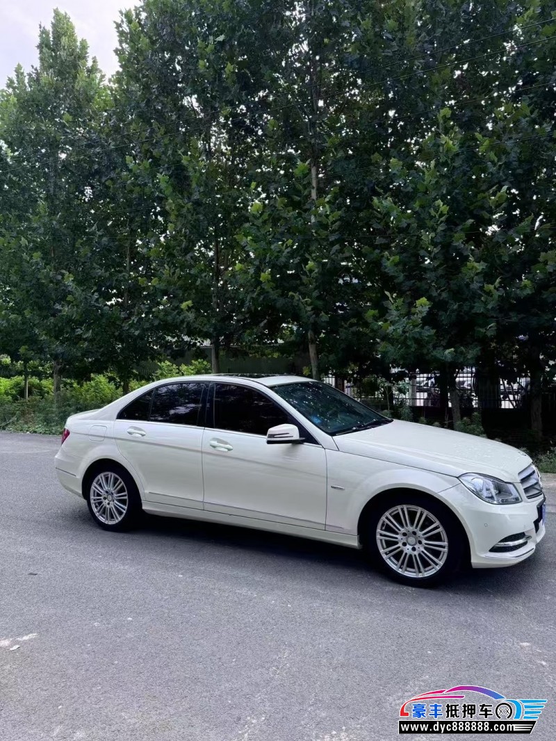 13年奔驰C轿车抵押车出售