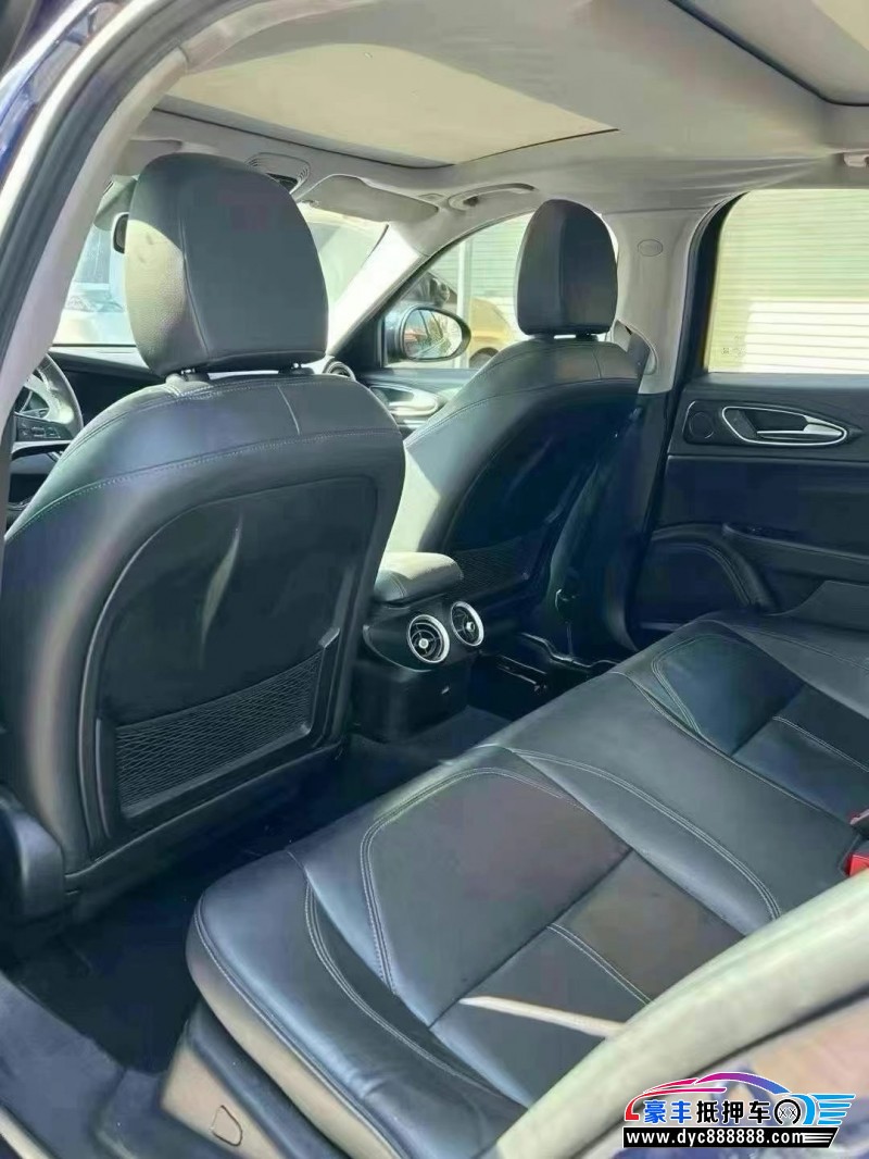 18年阿尔法·罗密欧Giulia轿车抵押车出售