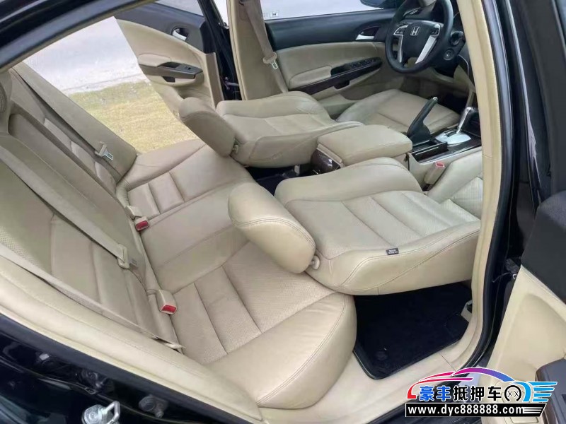 13年本田雅阁轿车抵押车出售