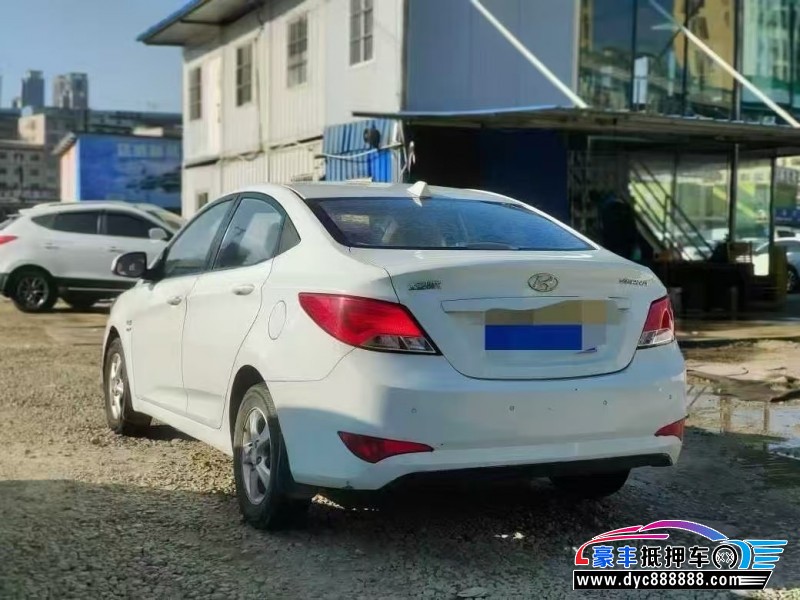 16年现代瑞纳轿车抵押车出售