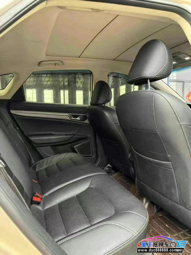 13年宝马X1轿车抵押车出售