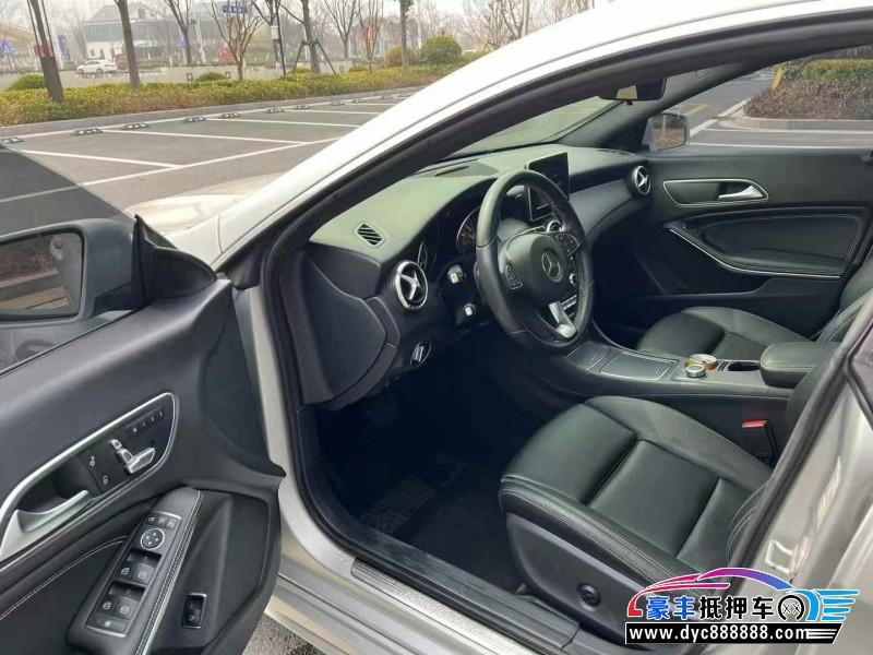 18年奔驰CLA轿车抵押车出售