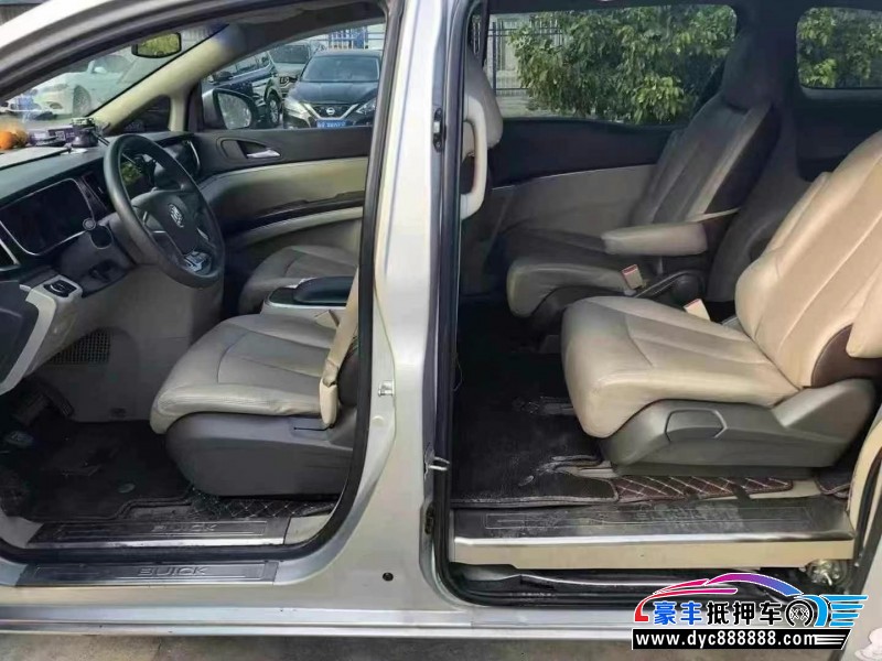 12年别克GL8轿车抵押车出售