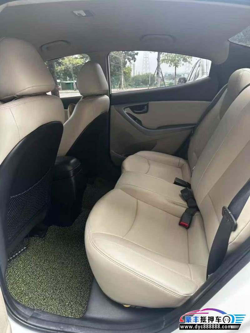 17年现代朗动轿车抵押车出售