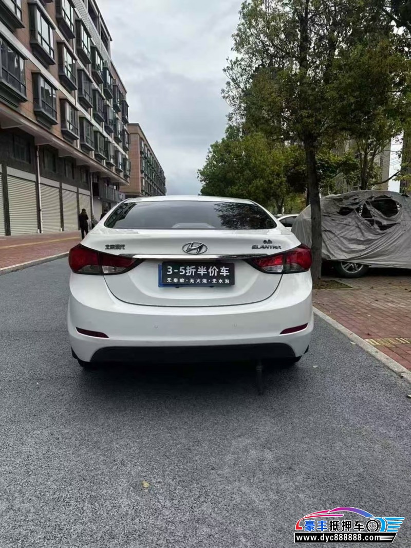 17年现代朗动轿车抵押车出售