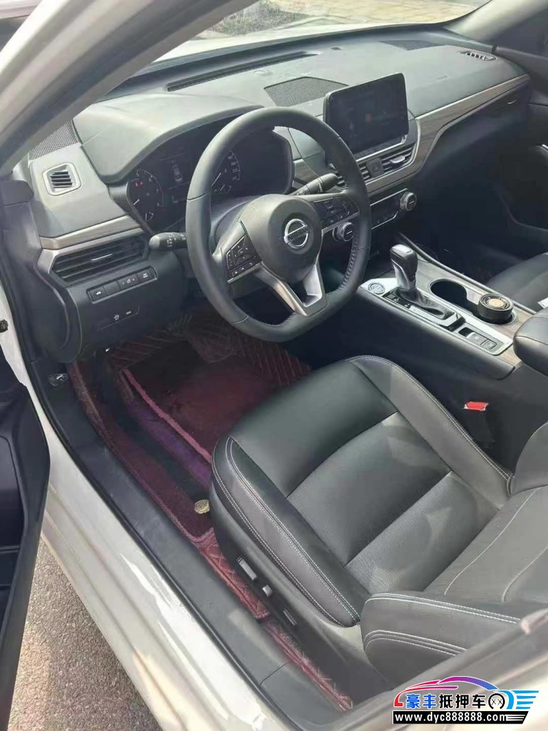 23年日产天籁轿车抵押车出售