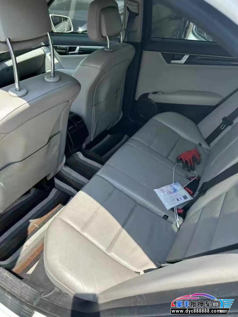 13年奔驰C轿车抵押车出售