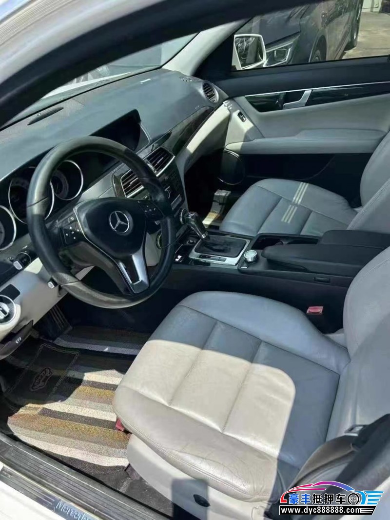 13年奔驰C轿车抵押车出售