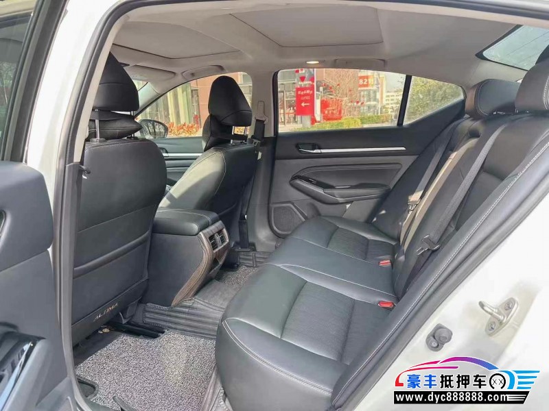 22年日产天籁轿车抵押车出售