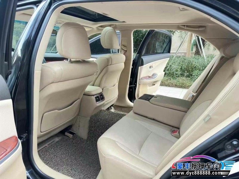 13年丰田皇冠轿车抵押车出售