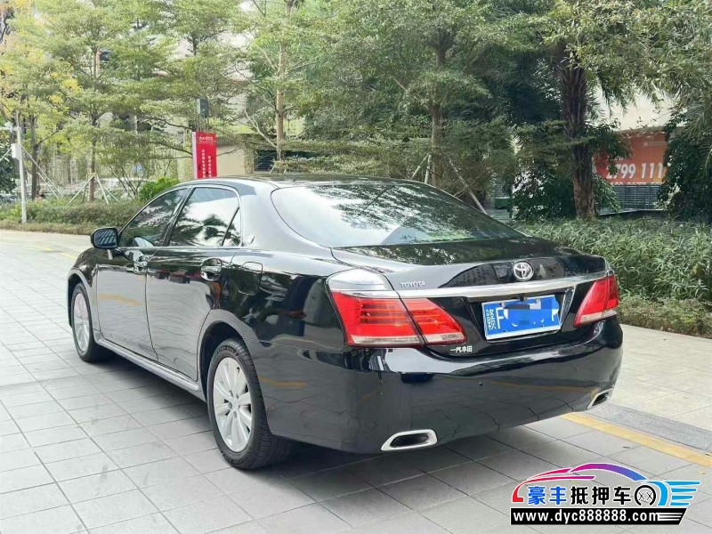 13年丰田皇冠轿车抵押车出售