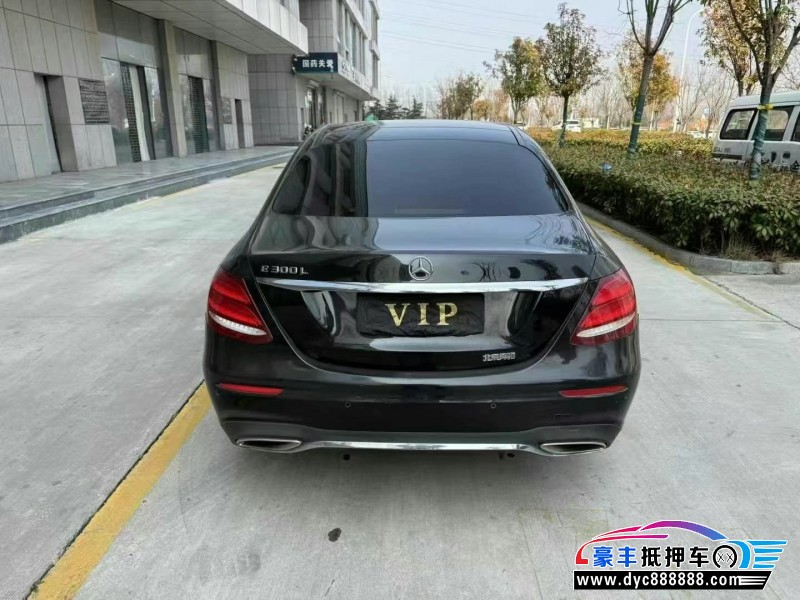 17年奔驰E轿车抵押车出售