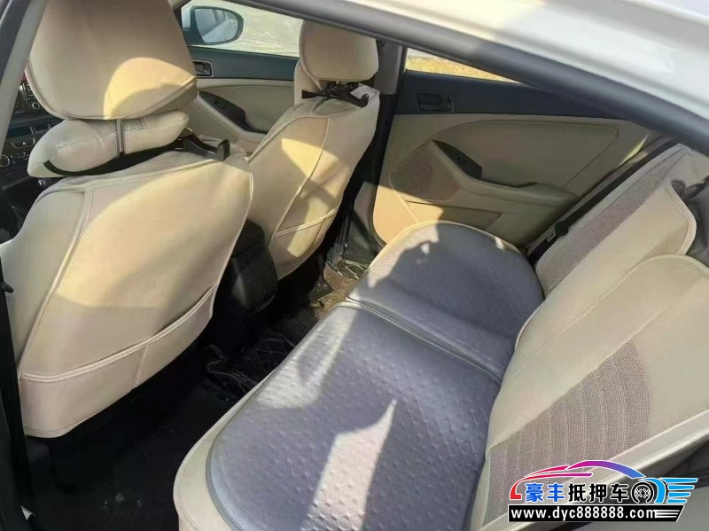 17年起亚K5轿车抵押车出售