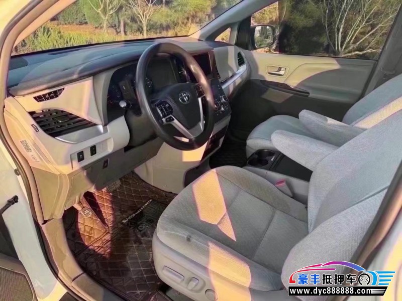 18年丰田塞纳轿车抵押车出售