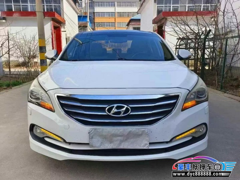抵押车出售14年现代名图轿车
