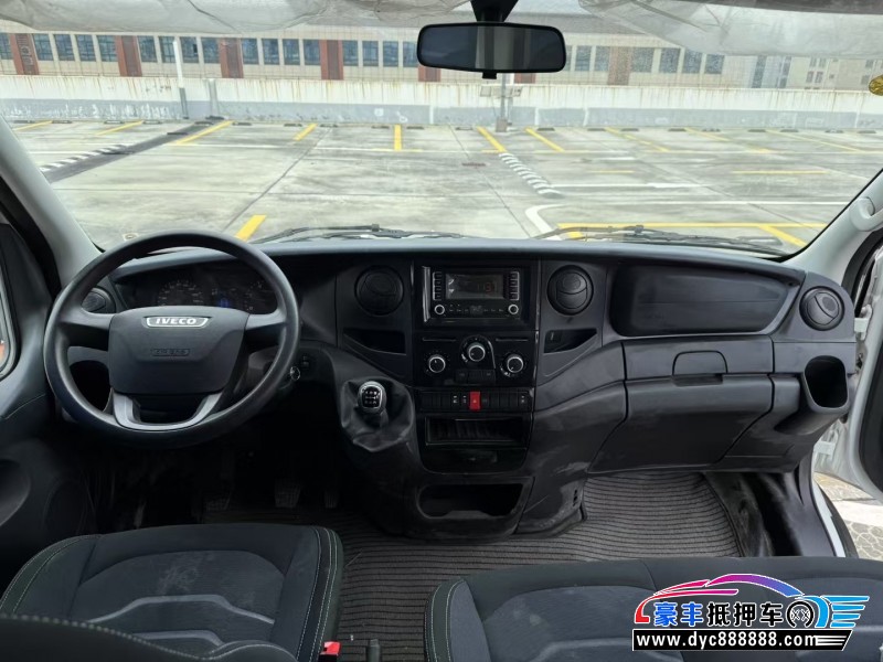 21年依维柯欧盛轿车抵押车出售