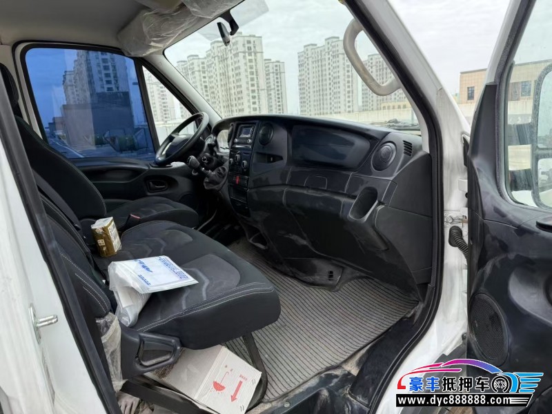 21年依维柯欧盛轿车抵押车出售