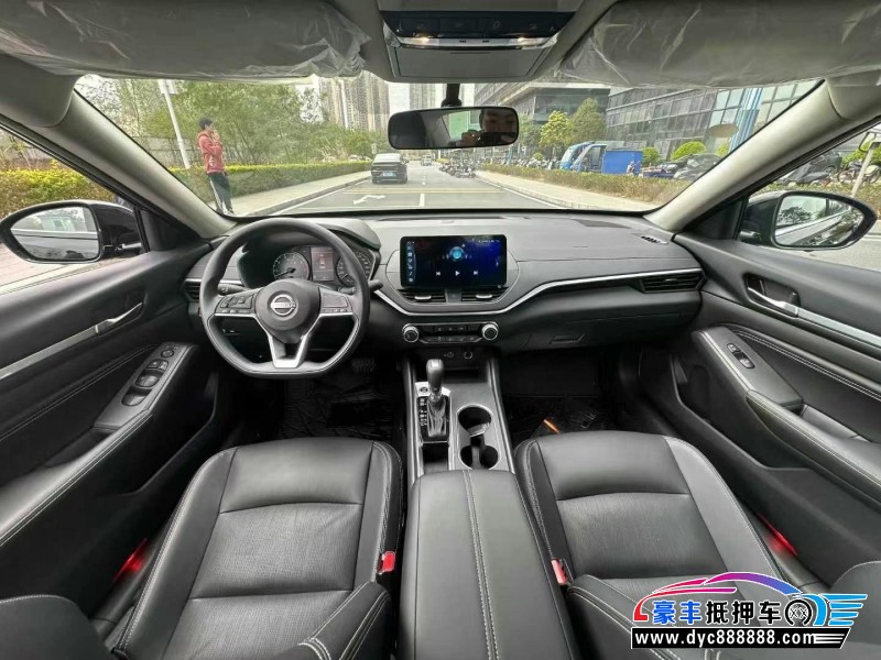 23年日产天籁轿车抵押车出售