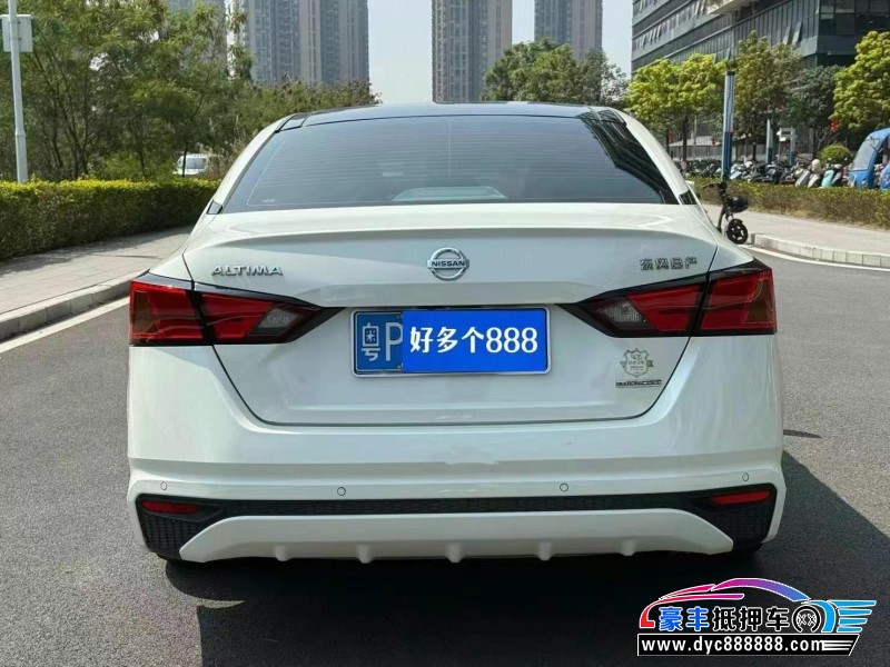 22年日产天籁轿车抵押车出售