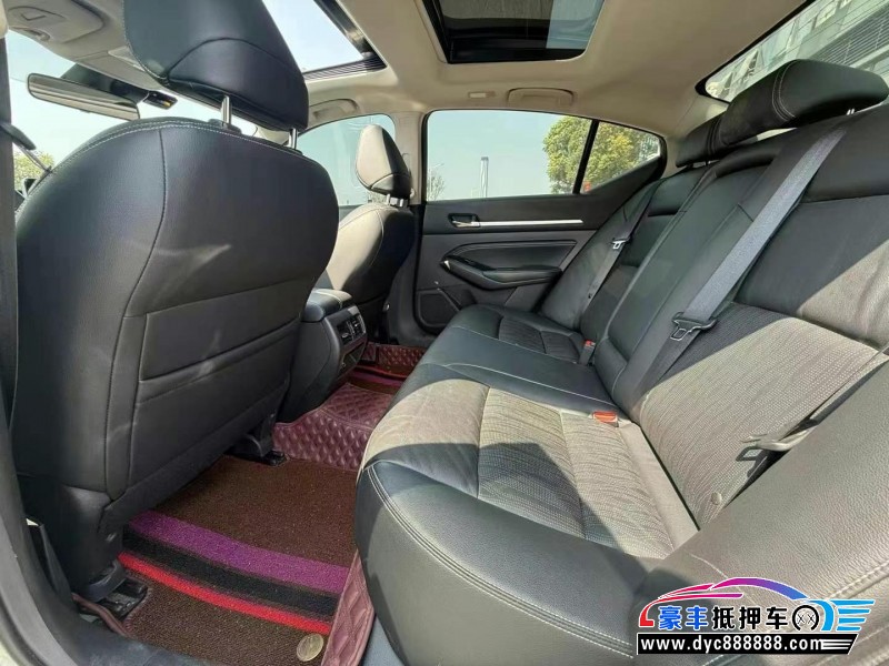 22年日产天籁轿车抵押车出售