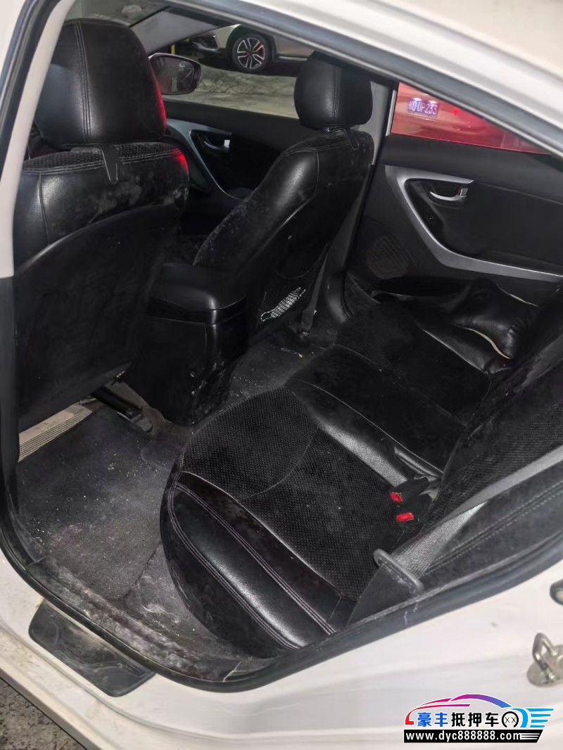 17年现代朗动轿车抵押车出售