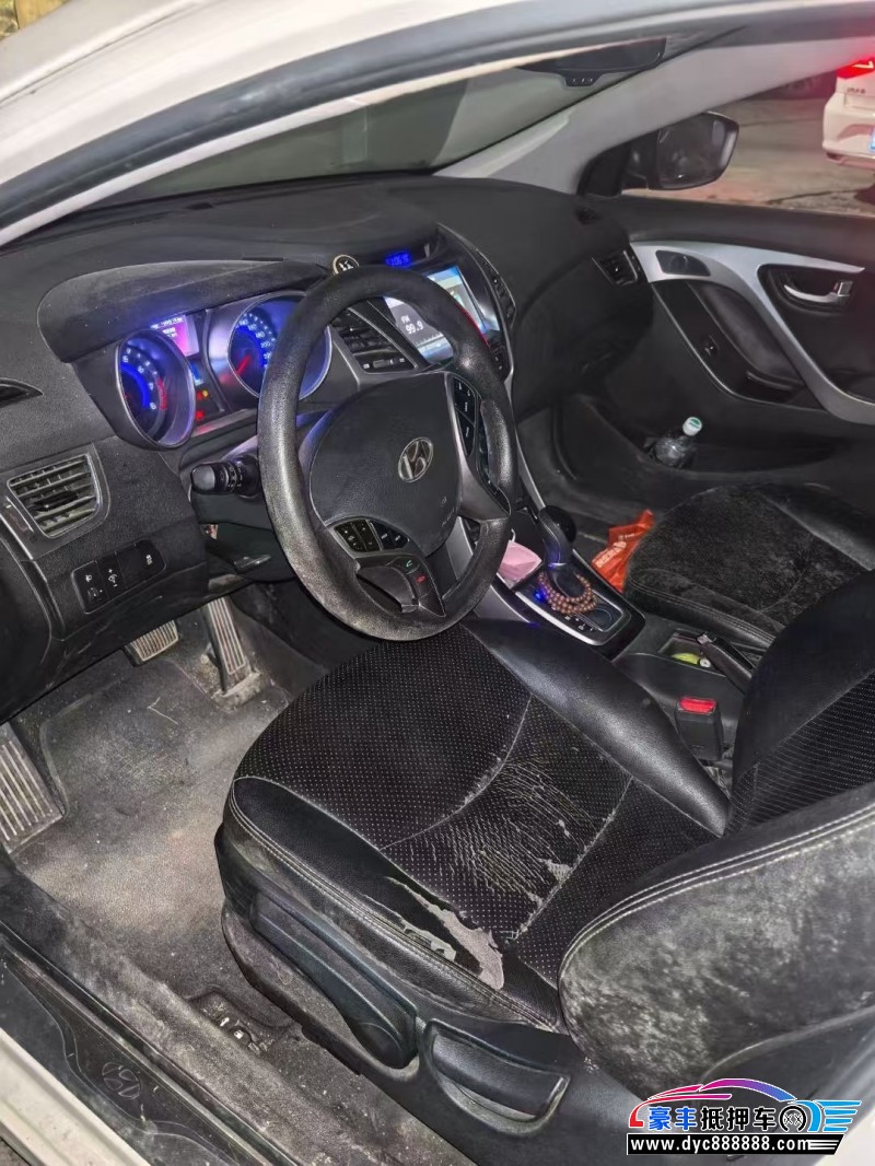 17年现代朗动轿车抵押车出售