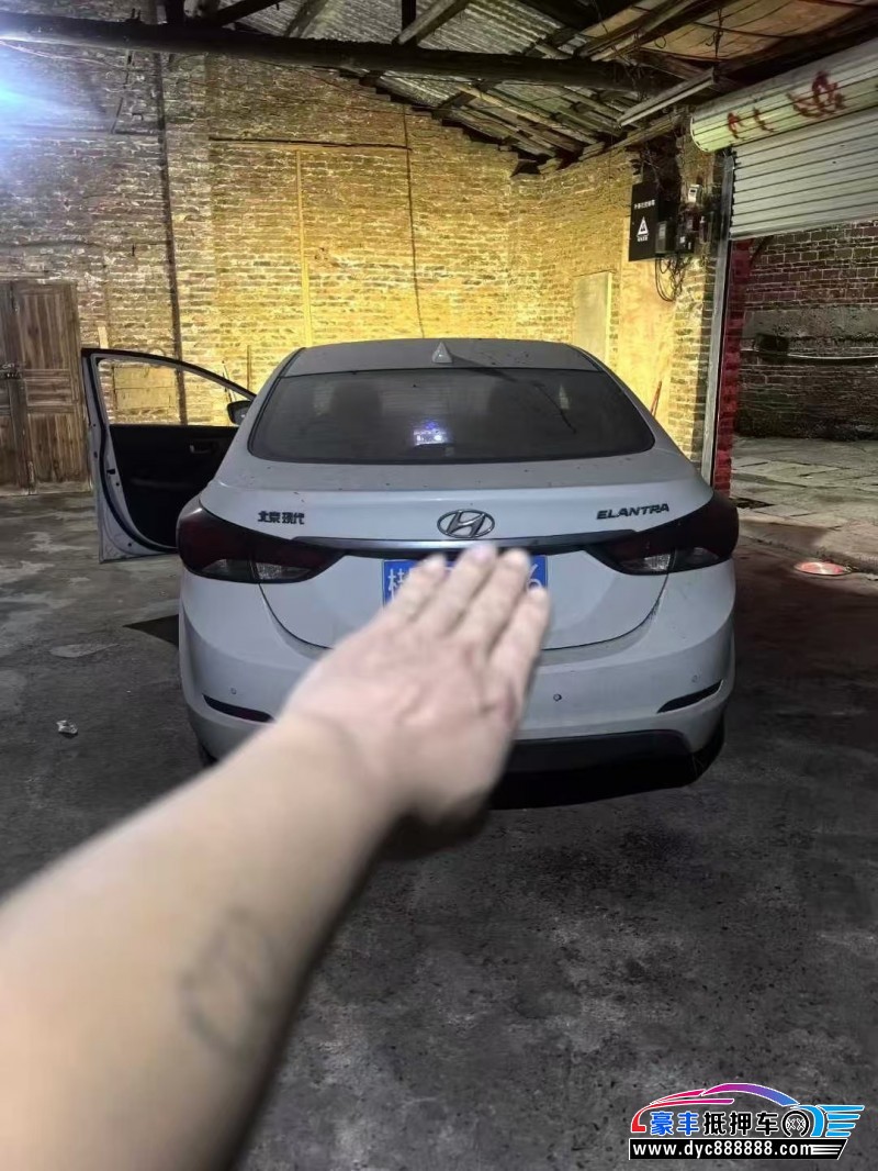 17年现代朗动轿车抵押车出售