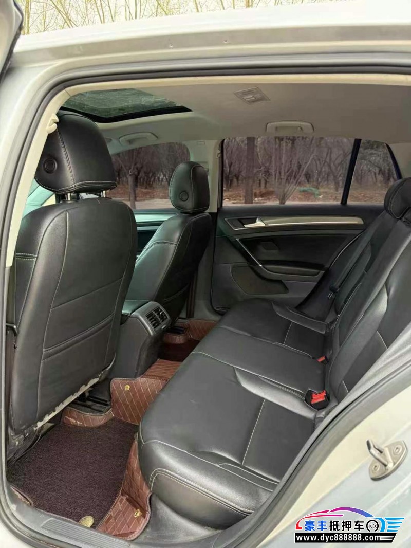 15年大众高尔夫轿车抵押车出售