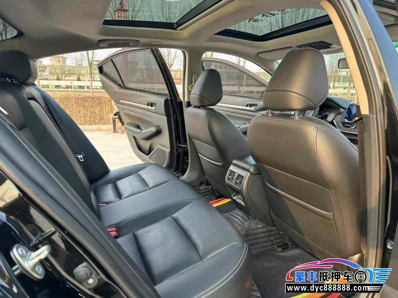 22年日产天籁轿车抵押车出售