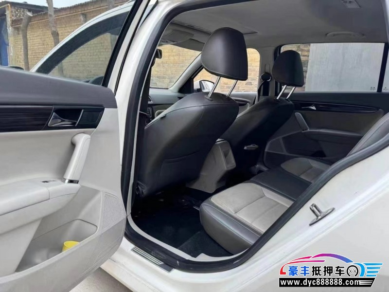 14年大众朗行轿车抵押车出售