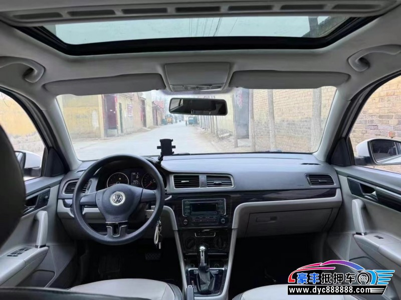 14年大众朗行轿车抵押车出售