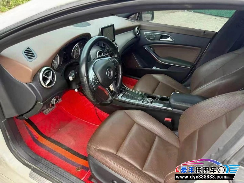 15年奔驰GLA轿车抵押车出售