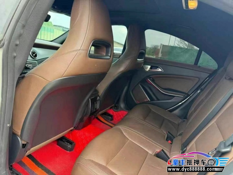 15年奔驰GLA轿车抵押车出售