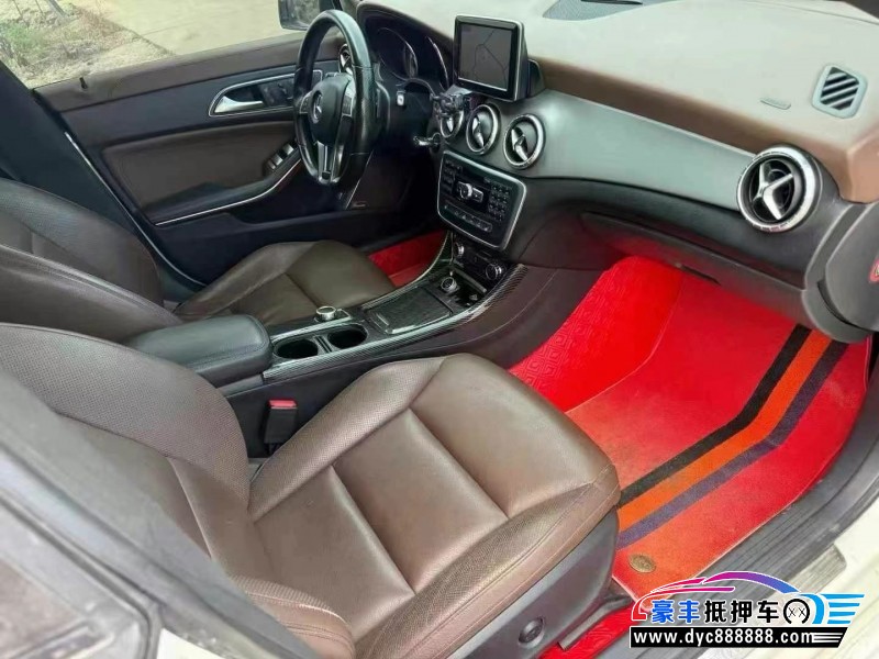 15年奔驰GLA轿车抵押车出售