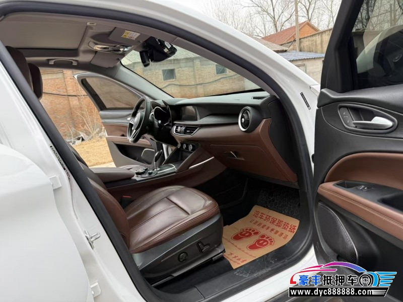 19年阿尔法·罗密欧Stelvio轿车抵押车出售