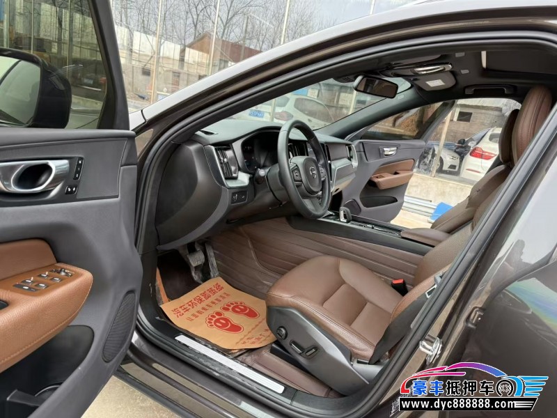 21年沃尔沃XC60轿车抵押车出售