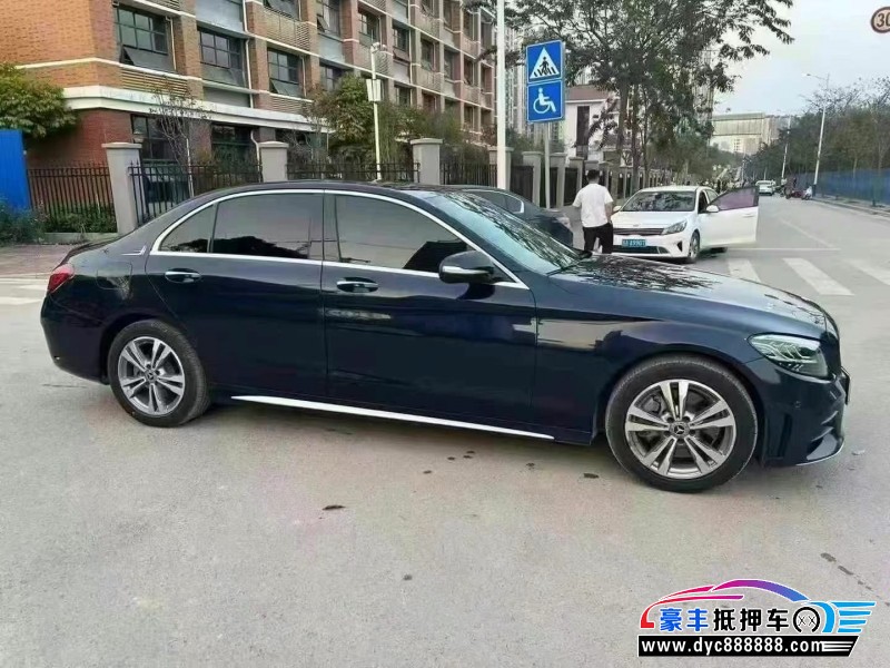 19年奔驰C轿车抵押车出售