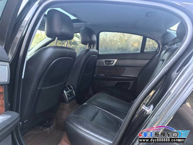 13年捷豹XF轿车抵押车出售