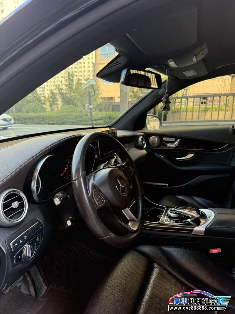 18年奔驰GLC轿车抵押车出售