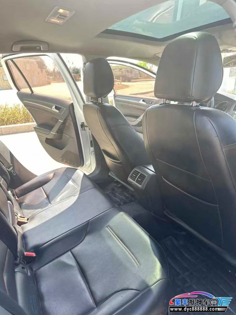 14年大众高尔夫轿车抵押车出售