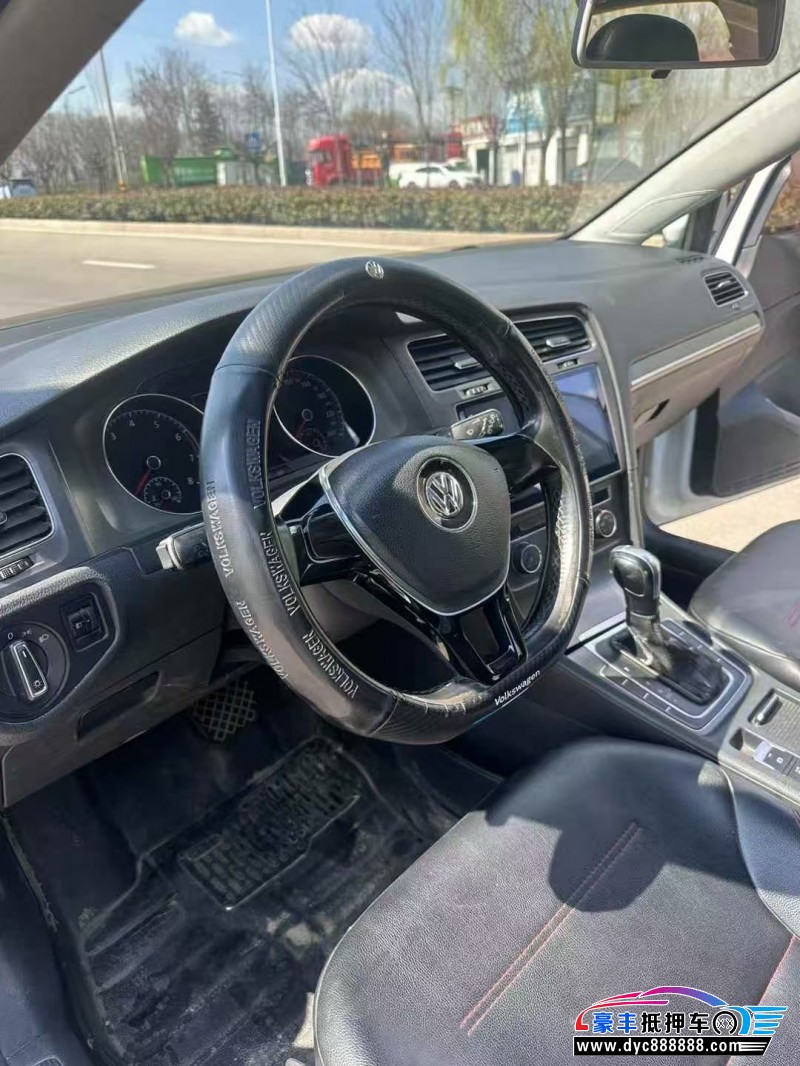 14年大众高尔夫轿车抵押车出售