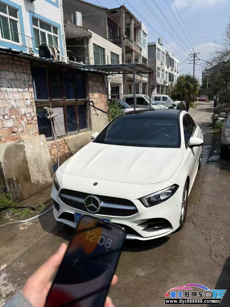 21年奔驰A轿车抵押车出售