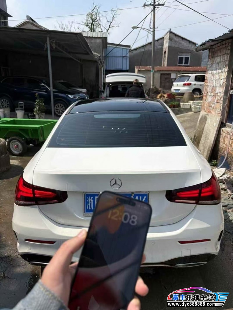 21年奔驰A轿车抵押车出售