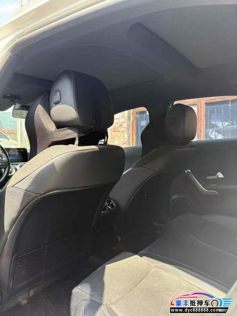 21年奔驰A轿车抵押车出售