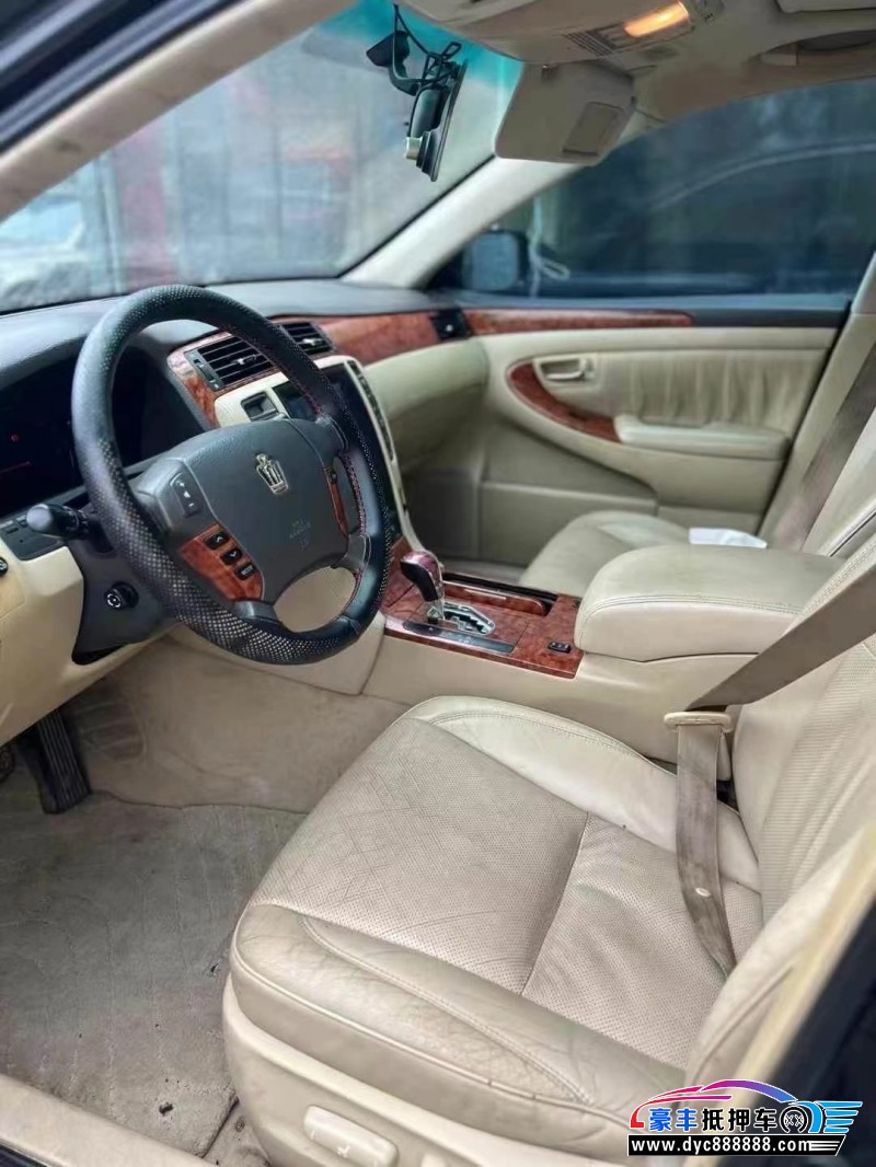 08年丰田皇冠轿车抵押车出售