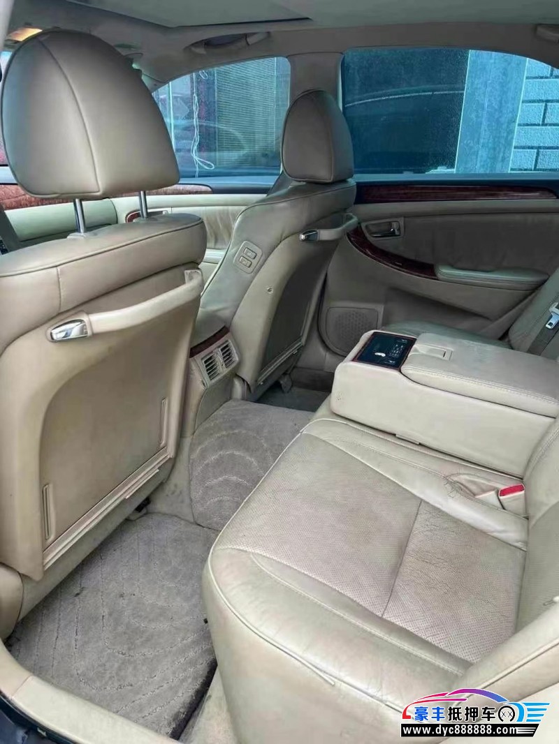 08年丰田皇冠轿车抵押车出售