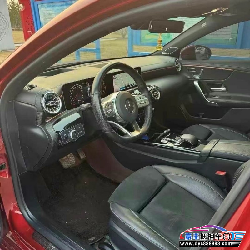 18年奔驰A轿车抵押车出售