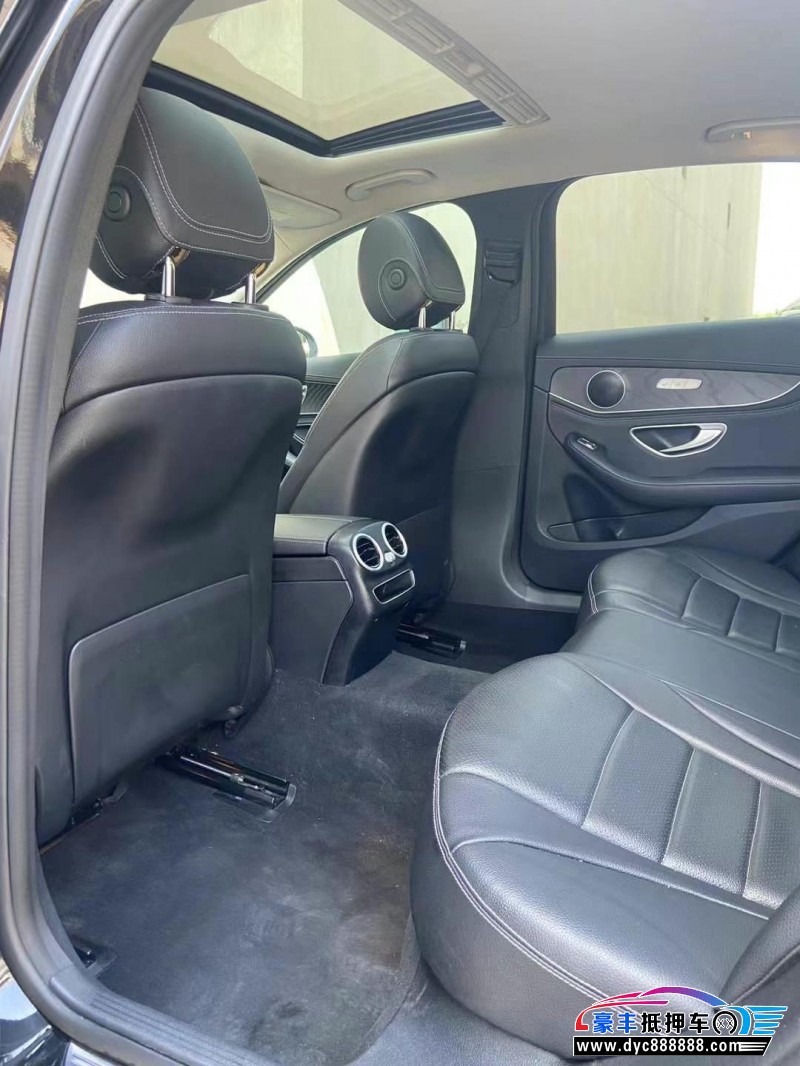 19年奔驰C轿车抵押车出售